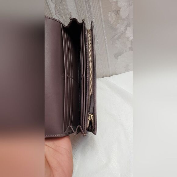 Gucci Bifold Signature Canvas Long Wallet - Picture 7 of 10